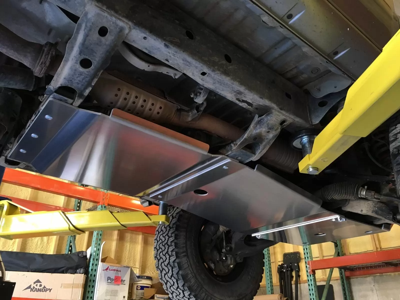 T4R-96-TCASE-STBK - RCI Metalworks 96-02 4WD 4Runner Transfer Case Skid Plate 3 T4R-96-TCASE-STBK - RCI Metalworks 96-02 4WD 4Runner Transfer Case Skid Plate - Image 3