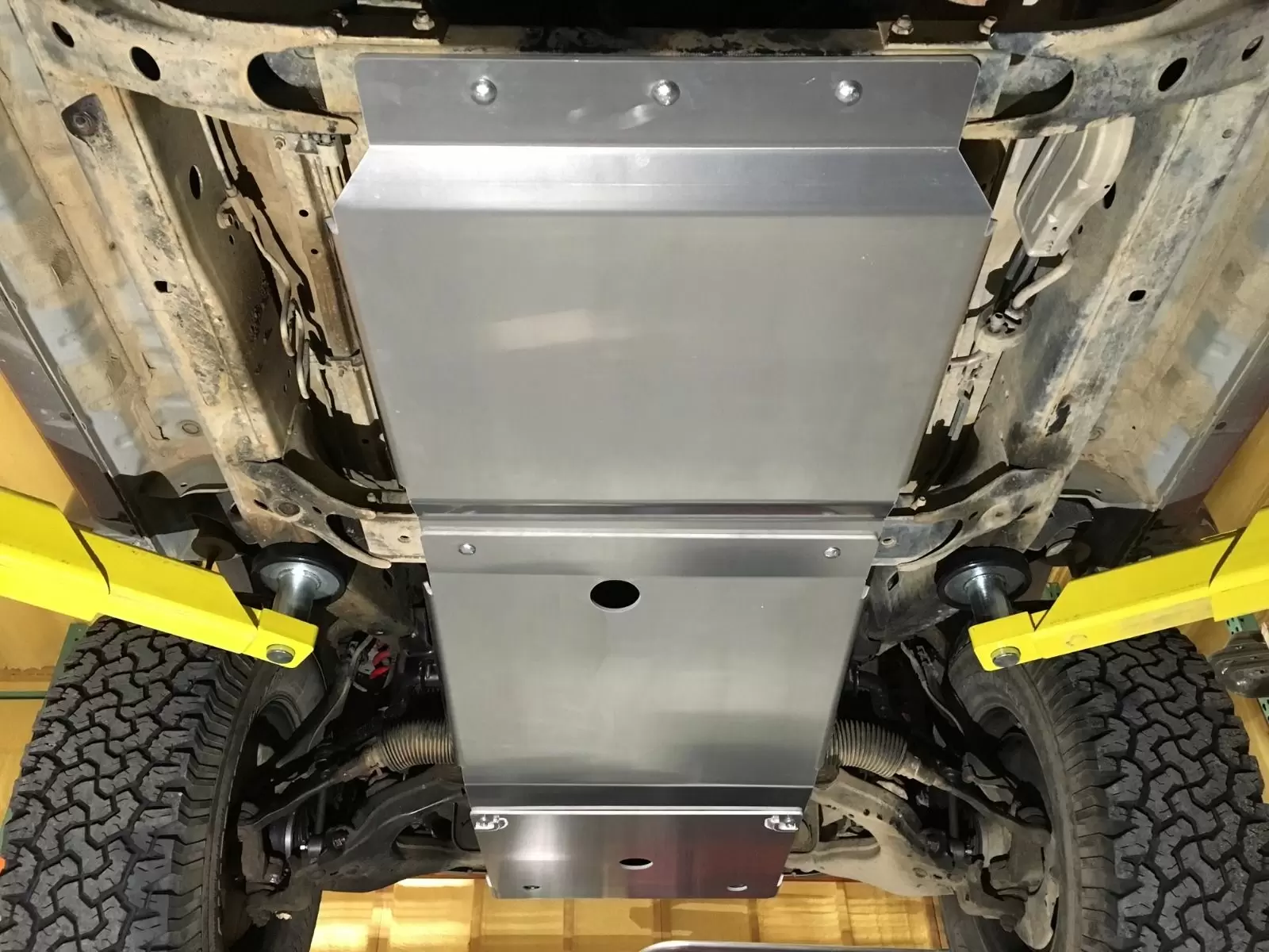 T4R-96-TCASE-STBK - RCI Metalworks 96-02 4WD 4Runner Transfer Case Skid Plate 2 T4R-96-TCASE-STBK - RCI Metalworks 96-02 4WD 4Runner Transfer Case Skid Plate - Image 2